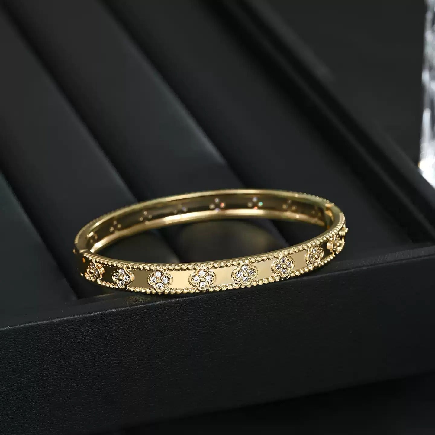 18K Gold-Plated S925 Silver Clover Bangle