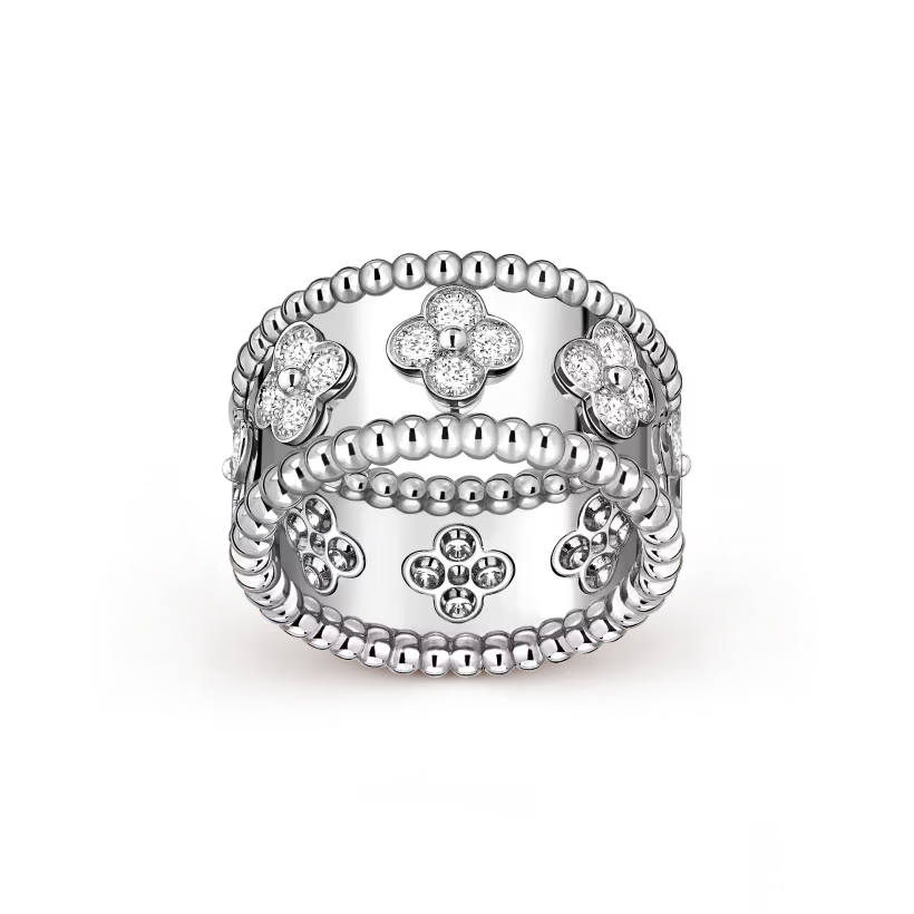 Silver clover ring, medium model